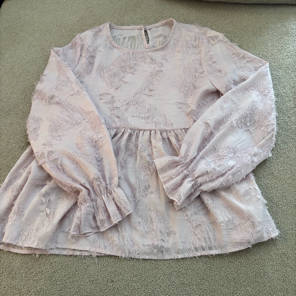 Chic Textured Blouse with Flared Sleeves a Feathery Baby Doll Pastel Lilac Top - Picture 3 of 5